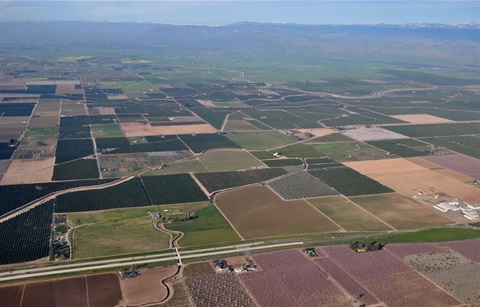 https://www.fresnocountyca.gov/files/sharedassets/county/v/1/agricultural-commissioner/agricultural-commissioner-background-image.jpg?w=480